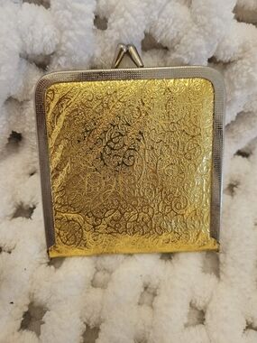 Vintage Gold Foil Kiss Clasp Dual Mirror Compact Vanity Case